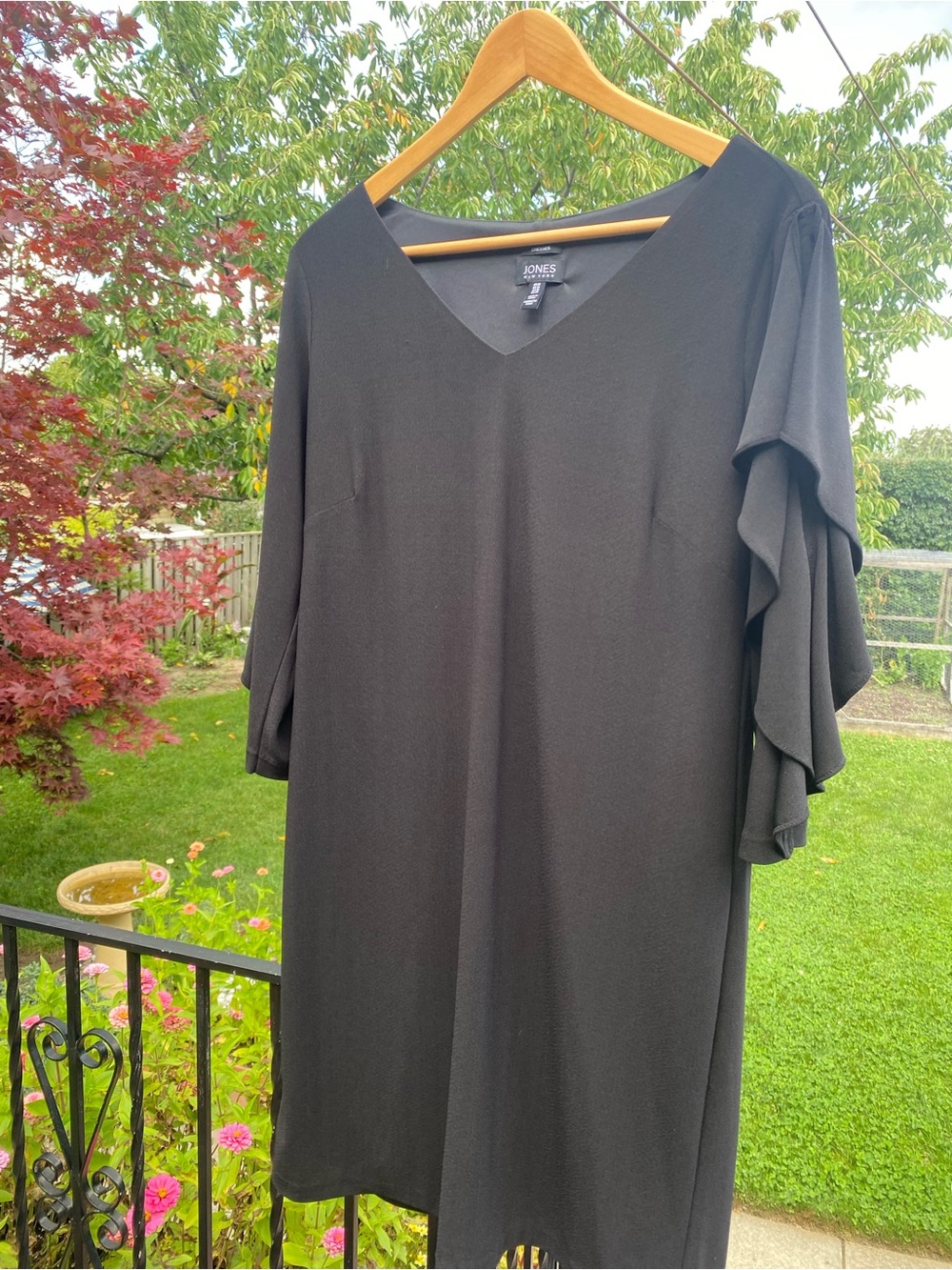 Jones New York Black V-Neck Ruffle Sleeve Shift Dress